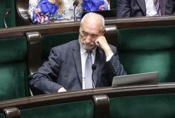 "Proszę opuścić mównicę". Macierewicz aż pokrzykiwał w Sejmie