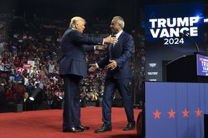 Trump wezwał sekretarza ds. zdrowia na dywanik. Chodzi o szczepionki