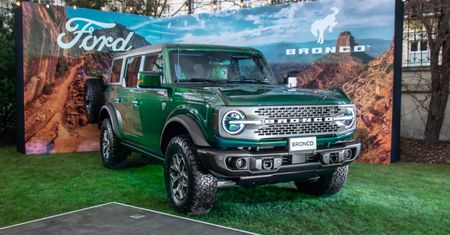 Ford Bronco wreszcie wjeżdża do Europy. Widziałem go na żywo i jest po prostu genialny