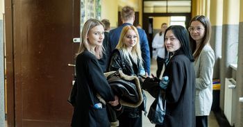 Nawet 16 osób na jedno miejsce. Te kierunki studiów we Wrocławiu są najpopularniejsze. Maturzyści poznali wyniki egzaminów,