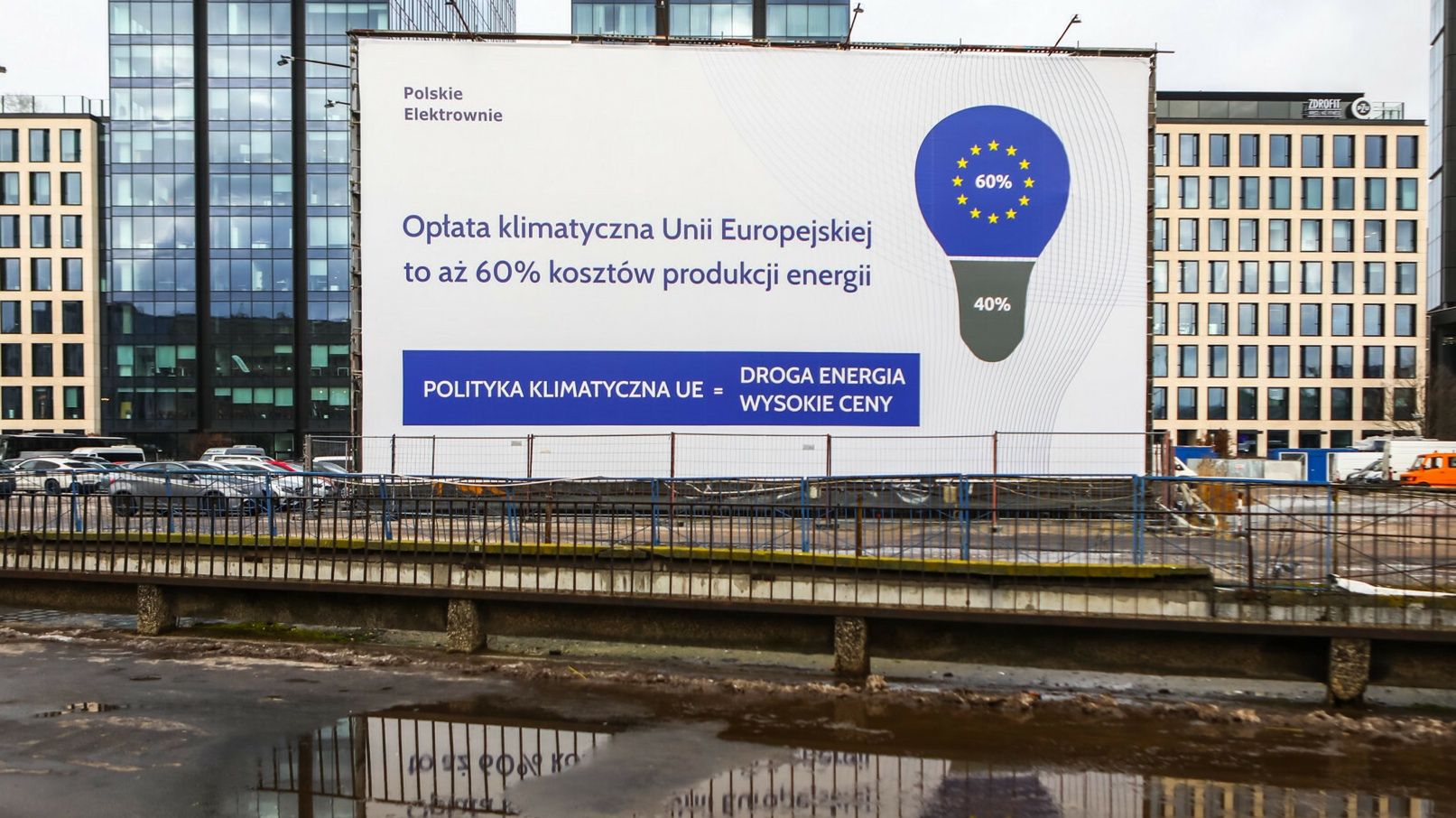 Zawierający błędne informacje plakat dotyczący cen energii w Unii Europejskiej - element kampanii polskich spółek energetycznych 