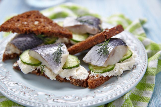 Dieta nordycka bazuje na rybach, owocach morza oraz rosnących lokalnie owocach i warzywach