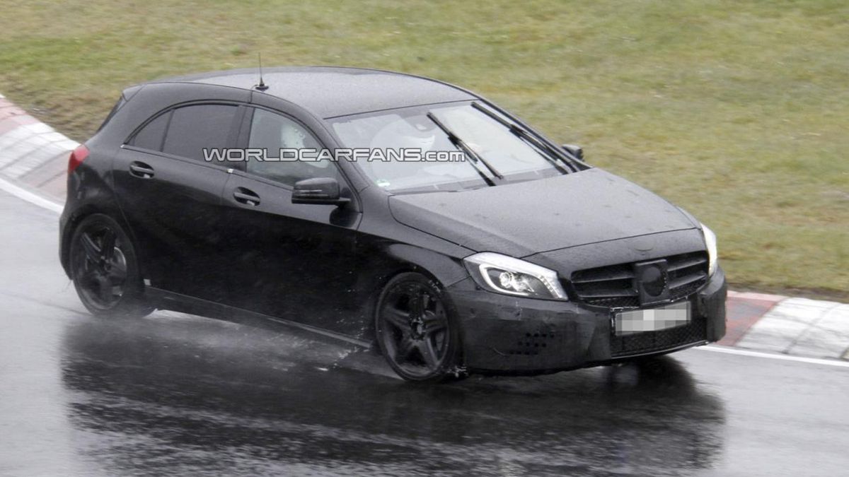 Mercedes-Benz A45 AMG (źródło: World Car Fans)