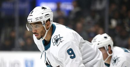 Gwiazdor ligi NHL sfałszował paszport covidowy. A to początek jego przewinień