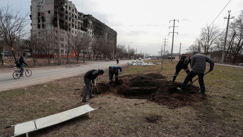 People dig a grave in the besieged city of MariupolPeople dig a grave for victims killed during Ukraine-Russia conflict in a street in the besieged southern port city of Mariupol, Ukraine March 20, 2022.,Image: 671993476, License: Rights-managed, Restrictions: , Model Release: no, Credit line: ALEXANDER ERMOCHENKO / Reuters / ForumALEXANDER ERMOCHENKO / Reuters / Forumpolitics, defence, civil unrest, war, category_code_def, category_code_europ, category_code_war, category_code_pol, category_code_tpx, category_code_vio, category_code_politics, category_code_defence, category_code_civil unrest