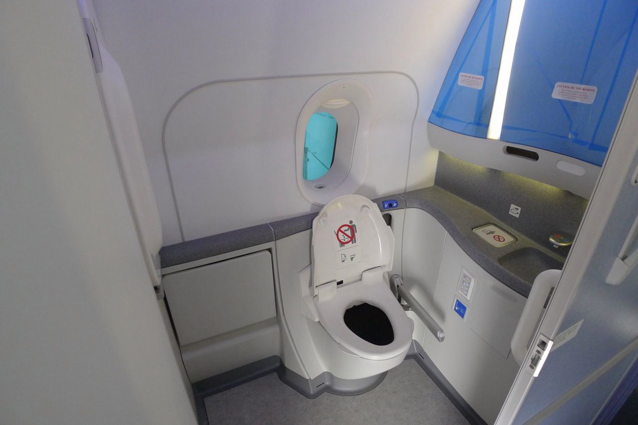 Dreamliner w wersji pasażerskiej gotowy! Pierwsze zdjęcia wnętrza rejsowego 787 10