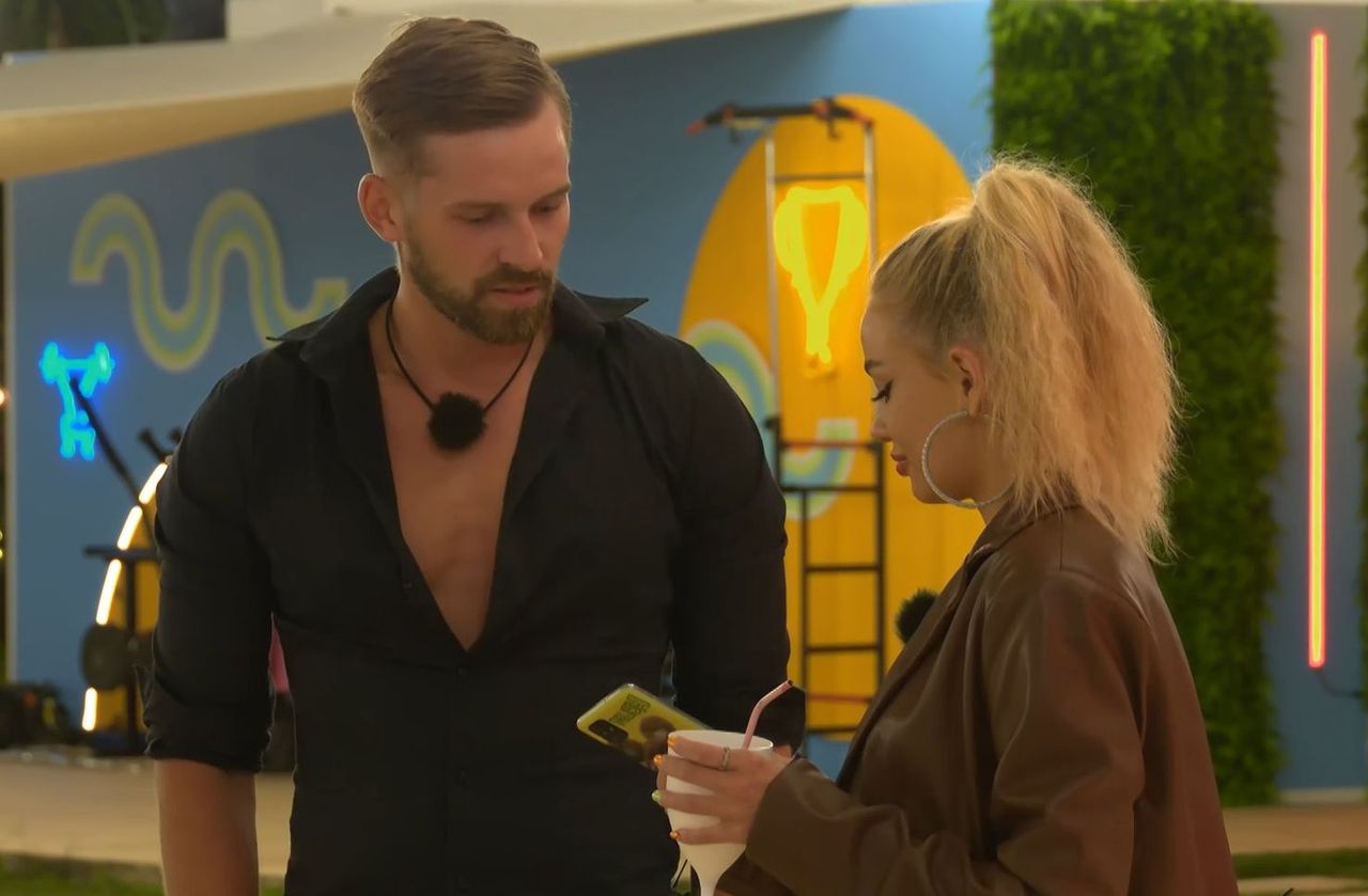 "Love Island". Ze łzami w oczach opowiedział o swojej chorobie. Kłamstwo wyszło na jaw