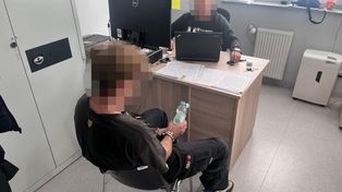 Warszawa: Demolował i okradał auta, włamał się też do podstawówki