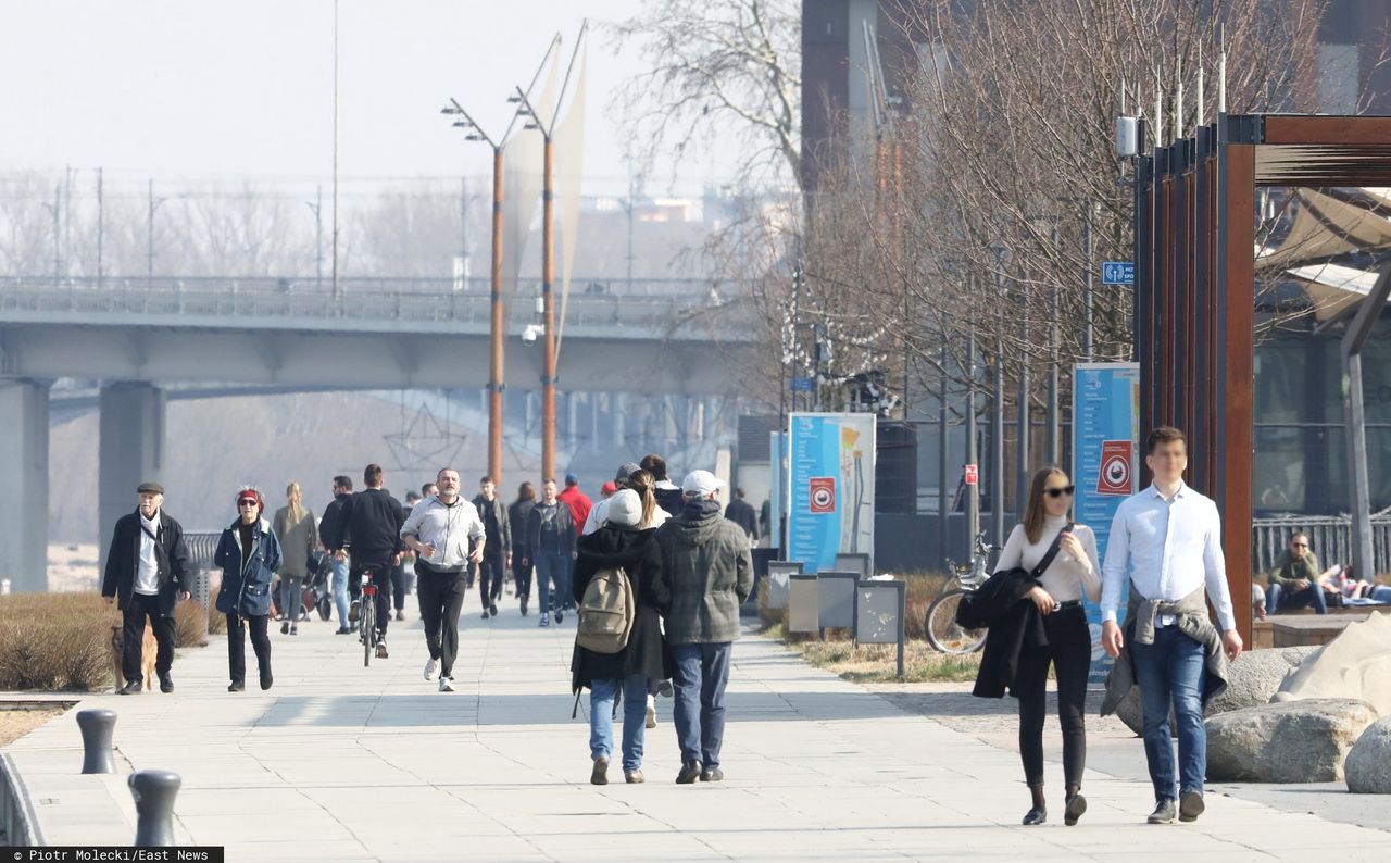 Warszawa. Czego potrzeba młodym warszawiakom i warszawiankom, by w stolicy wieść mogli naprawdę szczęśliwe życie? Na te pytania ratusz szukać będzie odpowiedzi podczas rozpoczętych właśnie konsultacji 