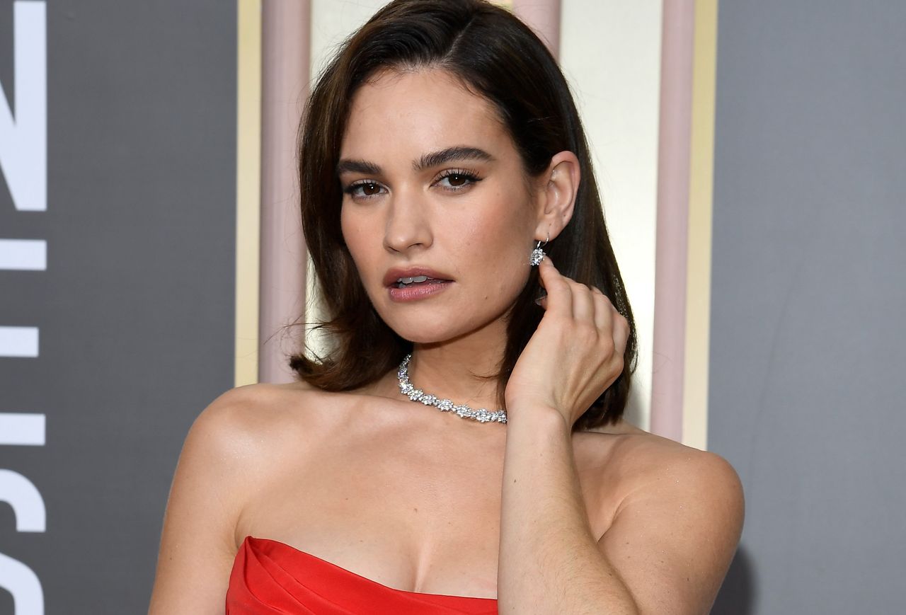 Lily James ściągała wszystkie spojrzenia na gali wręczenia Złotych Globów 