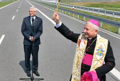 Film "Zabawa w chowanego". Biskup Edward Janiak niemile widziany na publicznych uroczystościach. Jest wniosek