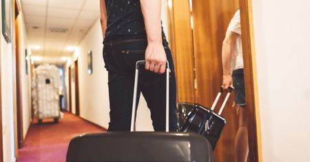 Gość ma zawsze rację? Hotelarz, gospodarz i organizatorka wyjazdów opowiadają, jak unikać sporów na wakacjach