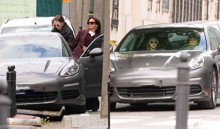 Kinga Rusin "przyłapana" na mieście z córką Polą