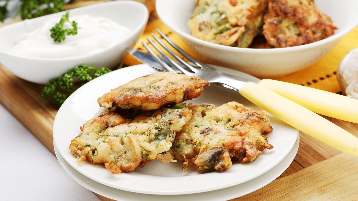 Kotlety jajeczne z dodatkiem pieczarek.