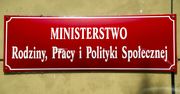 Warszawa. Mężczyzna z niebezpiecznymi przedmiotami w gmachu MRPiPS. Ewakuowano 150 osób