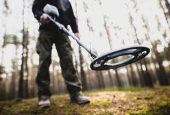 Chodził z wykrywaczem metali po lesie. Niebywałe, co znalazł pod Zamościem