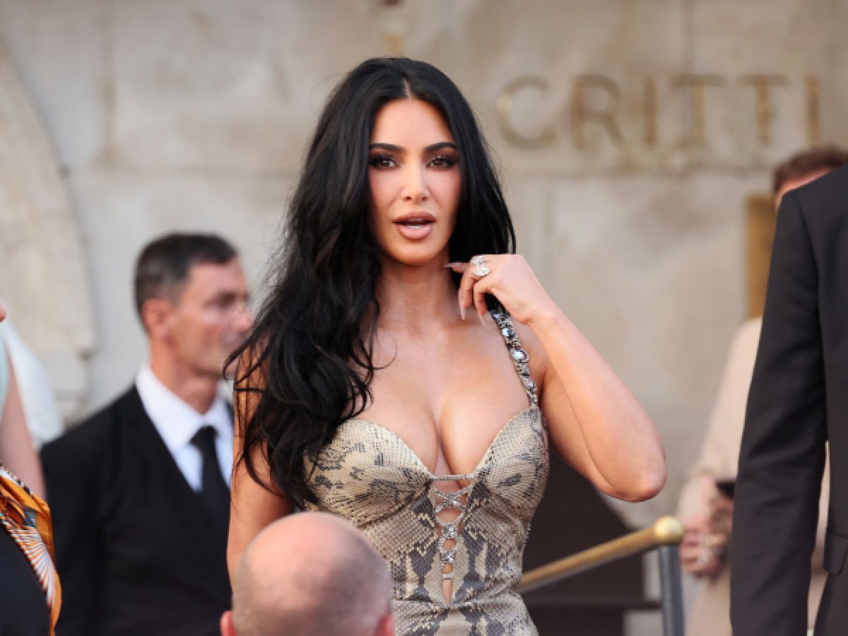 Kardashianka w najbrzydszych butach świata? Nowy trend podbija sieć