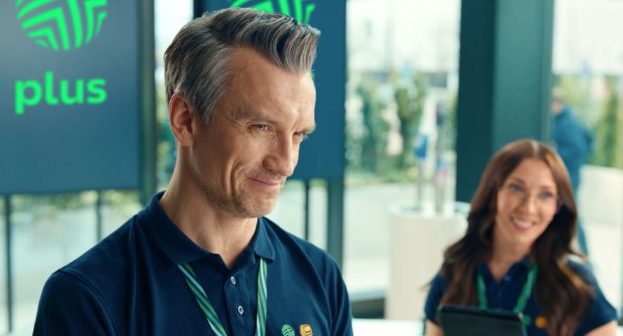 Plus rusza z nową kampanią reklamową z Michałem Czarneckim i gwiazdą Kabaretu Nowaki