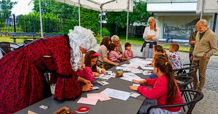 Dzieci pisały listy do króla Stasia. Wakacyjne warsztaty w muzeum pełne historii