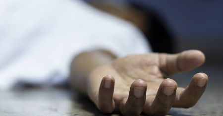 37-latek z raną kłutą na podłodze. Policja ustaliła, kto mógł go zabić!