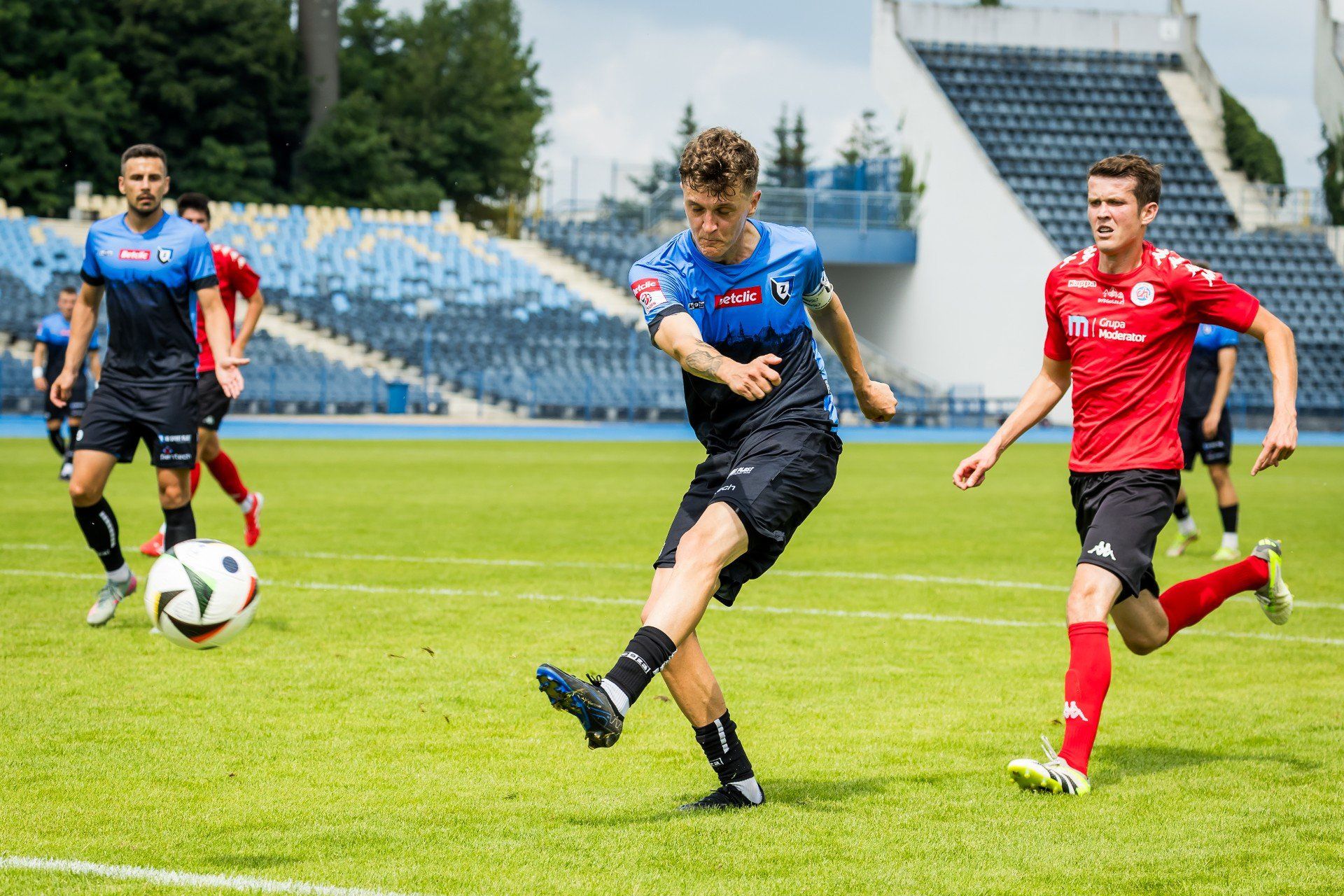 W ostatnim meczu przed startem Betclic 3. Ligi Zawisza Bydgoszcz pokonał 4:1 Chemika Bydgoszcz. 