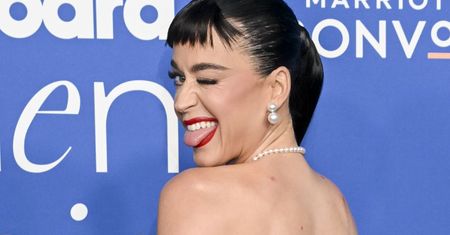 Gdy się odwróciła, rozbłysły się flesze. Spódnica Katy Perry niewiele zakrywała