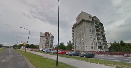 Kobieta spadła z siódmego piętra. W ciężkim stanie trafiła do szpitala