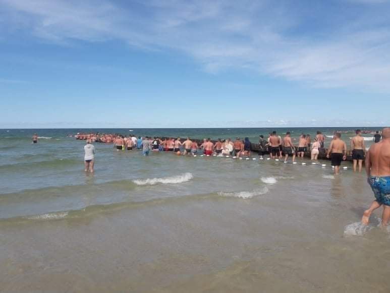 Na plaży w Łebie łańcuch życia poszukiwał chłopca. Dziecko odnalazło się w hotelu