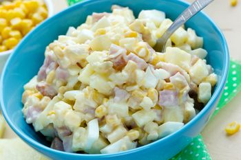 W latach 90. była hitem świąt i rodzinnych uroczystości. Może konkurować nawet z jarzynową