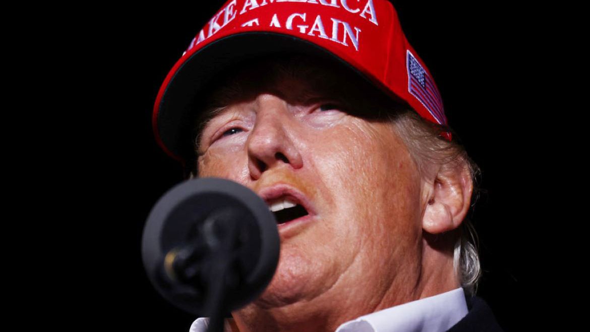 Trump chce zakazać transpłciowym kobietom udziału w sportach kobiecych