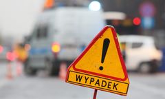 Kierowca uderzył w bok autobusu. Zadławił się bananem