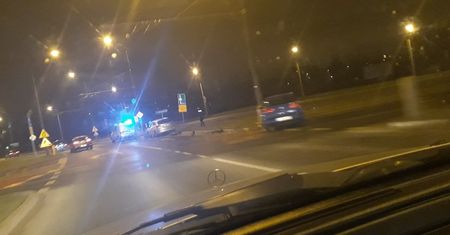 Utrudnienia na ul. Diamentowej po porannym wypadku na skrzyżowaniu z ul. Wrotkowską