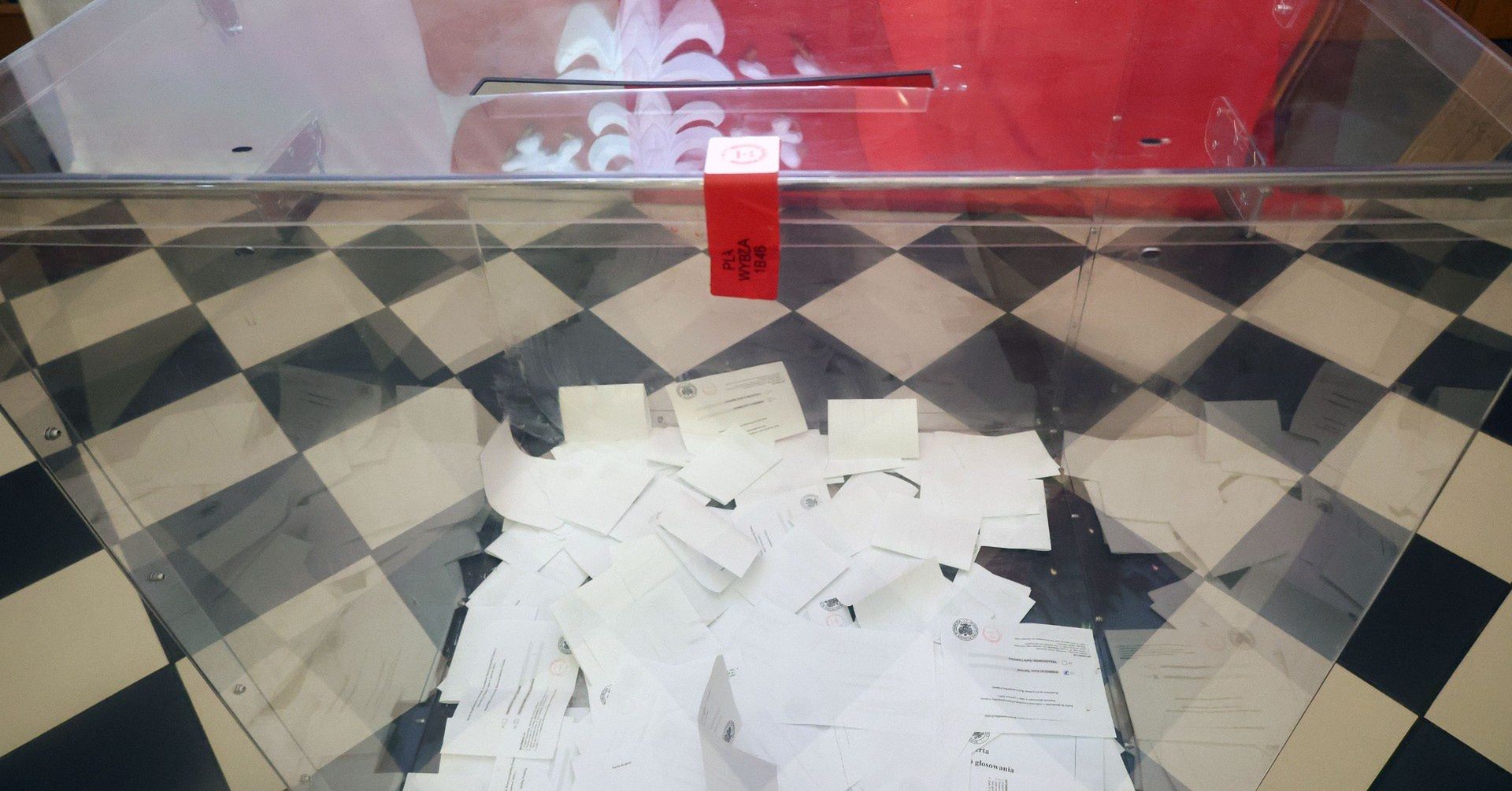 Sąd Najwyższy dopuścił ponowne przeliczenie głosów w 12 obwodowych komisjach.