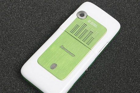 Lenovo i909 z padem i emulatorem gier NES 3