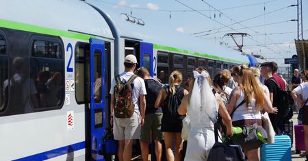 Wraca piekło za oknem. Ekspert radzi PKP Intercity przetopienie wagonów