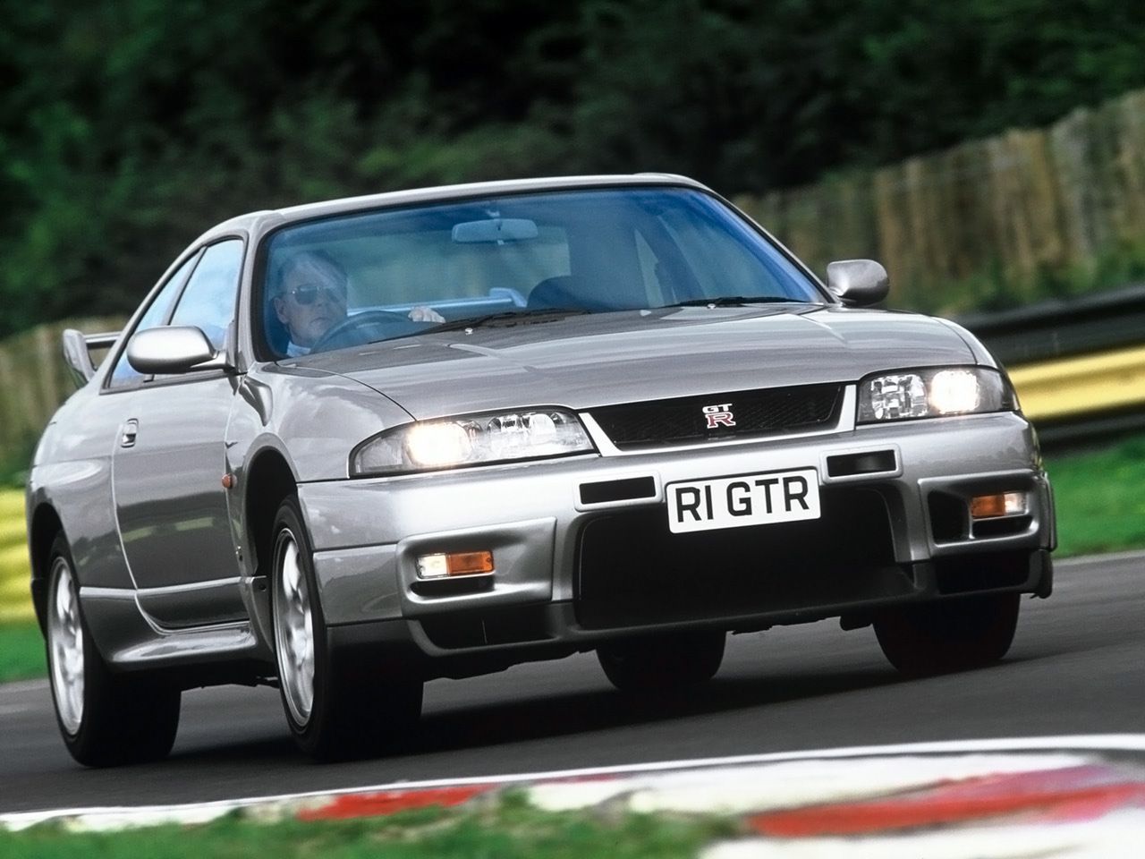 Ewolucja Godzilli: jak od początku zmieniał się Nissan Skyline GT-R 18