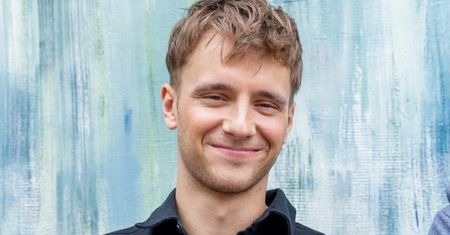 Maciej Musiał napina umięśnione ciało, a fani z troską: "Mieścisz się jeszcze w drzwiach z TYMI BARAMI?" (FOTO)