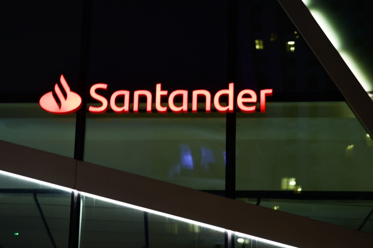 Santander ostrzega przed telefonami. Podał kluczowe zasady