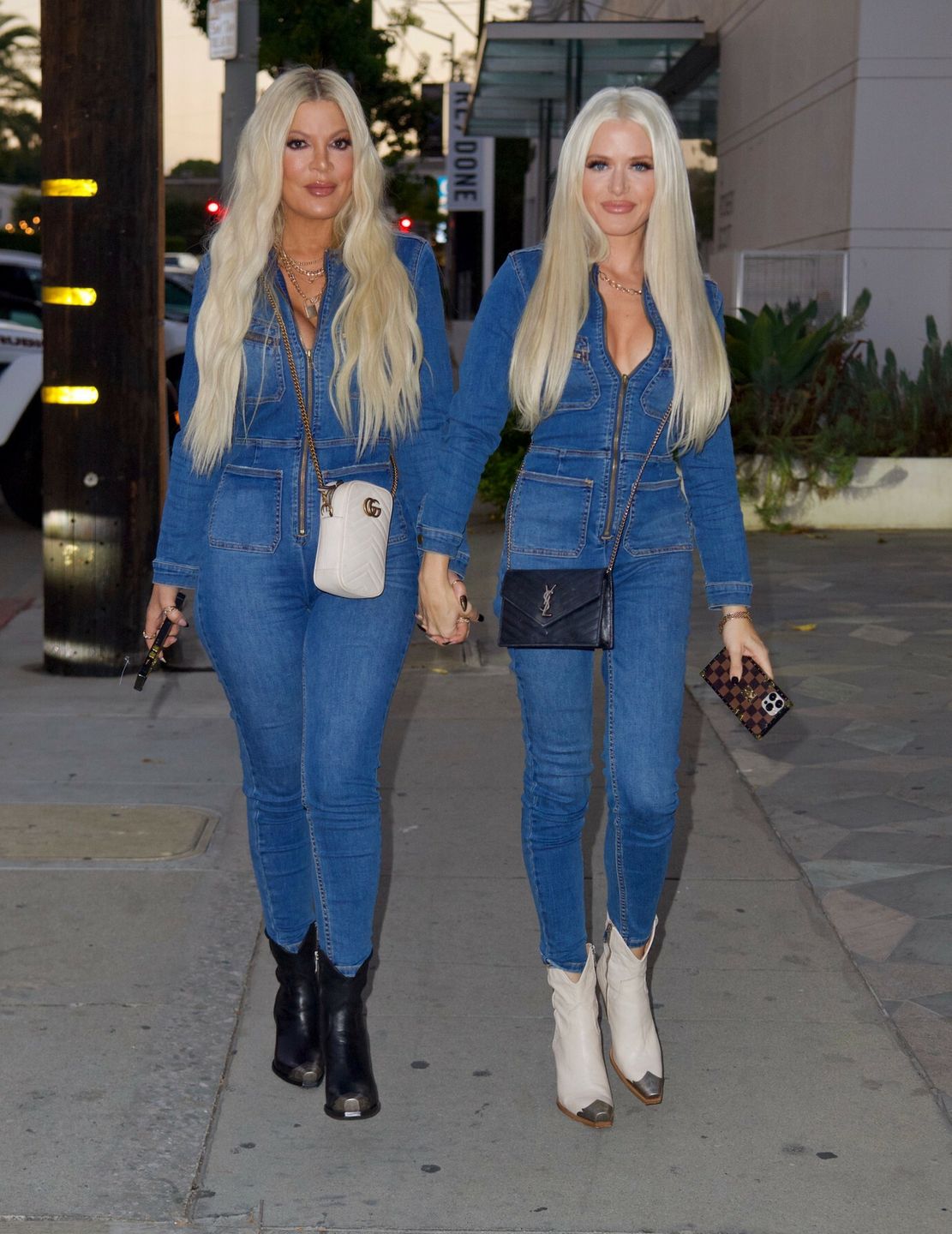 Tori Spelling ze swoją fryzjerką Laurą Rugetti