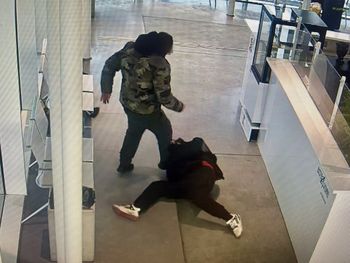 Brutalny napad na dworcu. Jest nagranie