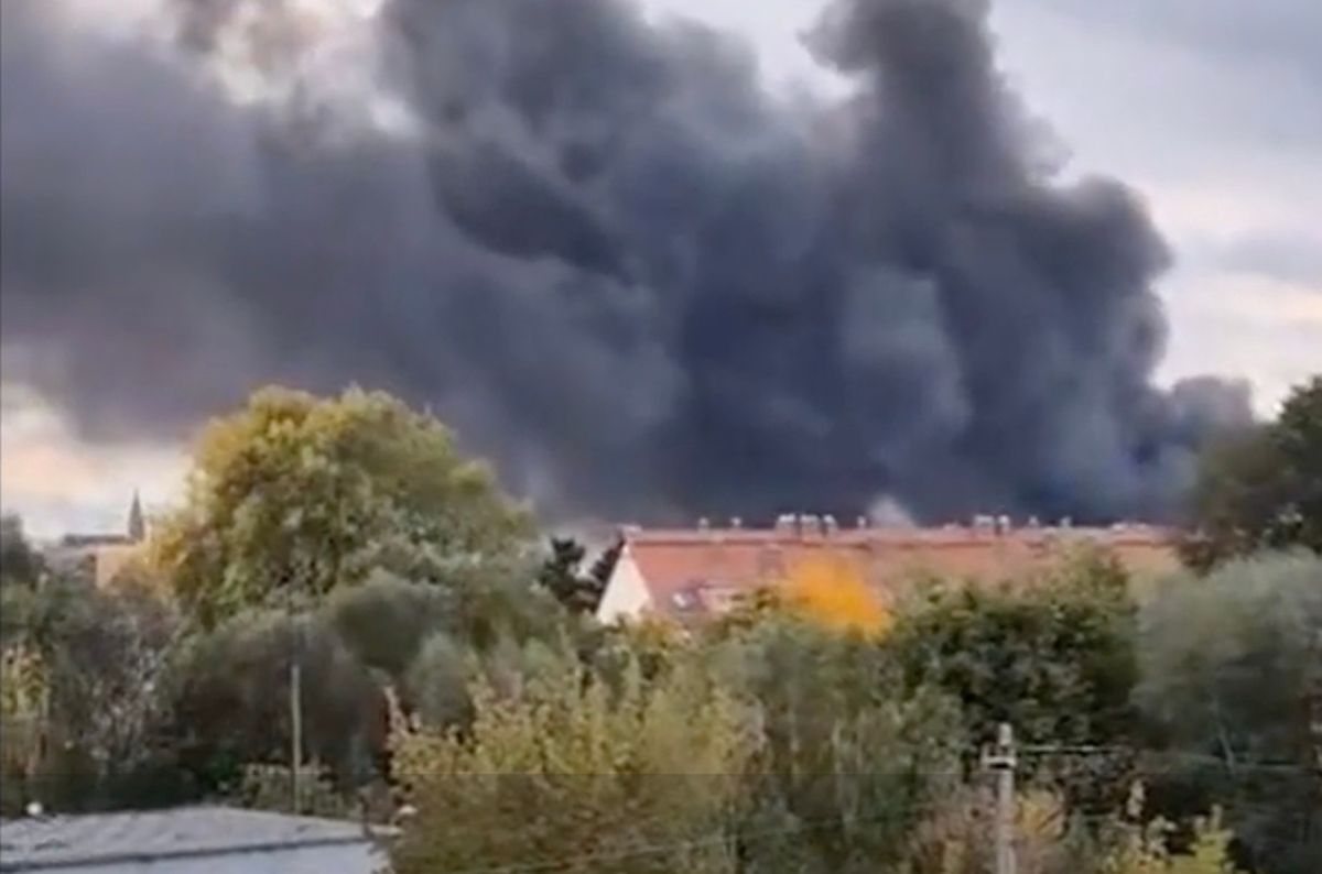 pożar, sulechów Potężny pożar hali w Sulechowie. Ewakuowano 100 osób