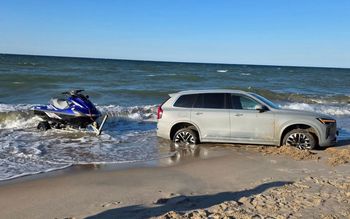 Wjechał SUV-em na plażę w Gąskach. "Całkowicie poza kontrolą"