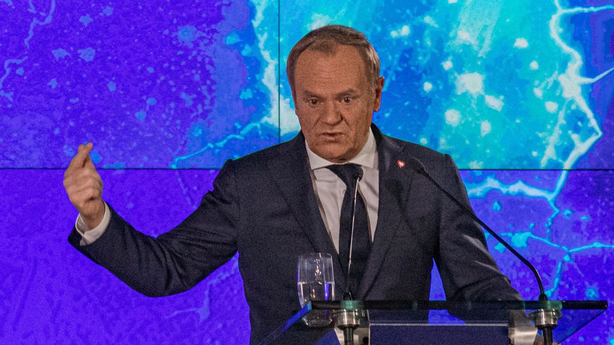 WARSAW, MAZOVIA, POLAND - 2025/02/10: Polish Prime Minister Donald Tusk presents the development strategy from the podium. At the Stock Exchange, Polish Prime Minister Donald Tusk outlined Poland's development strategy for the coming year, promising 2025 would be a "long-awaited positive breakthrough." Joined by Finance Minister Andrzej Domanski, Tusk announced plans focusing on investments in science, energy transformation, modern technologies, port and railway development, a dynamic capital market, and strengthened business cooperation. (Photo by Neil Milton/SOPA Images/LightRocket via Getty Images)