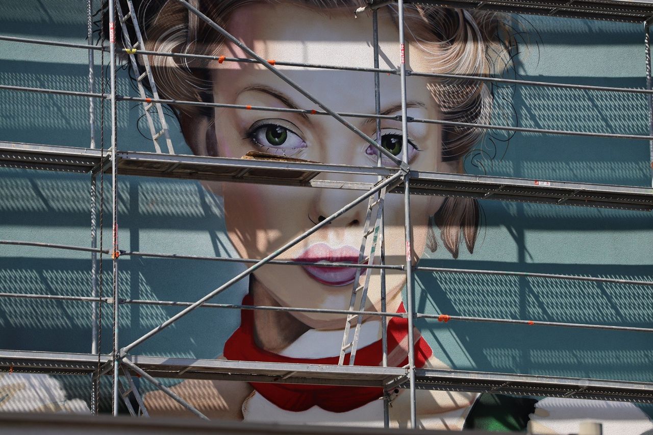 Częstochowa: Kończą odnawiać mural na osiedlu Trzech Wieszczów
