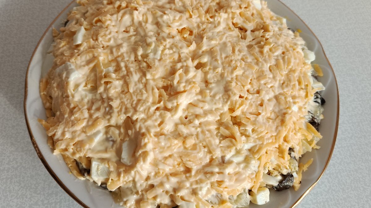 Sałatka jajeczna z dodatkiem selera