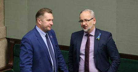 Nagrody i premie w ministerstwach Czarnka i Niedzielskiego. Kwoty są coraz wyższe