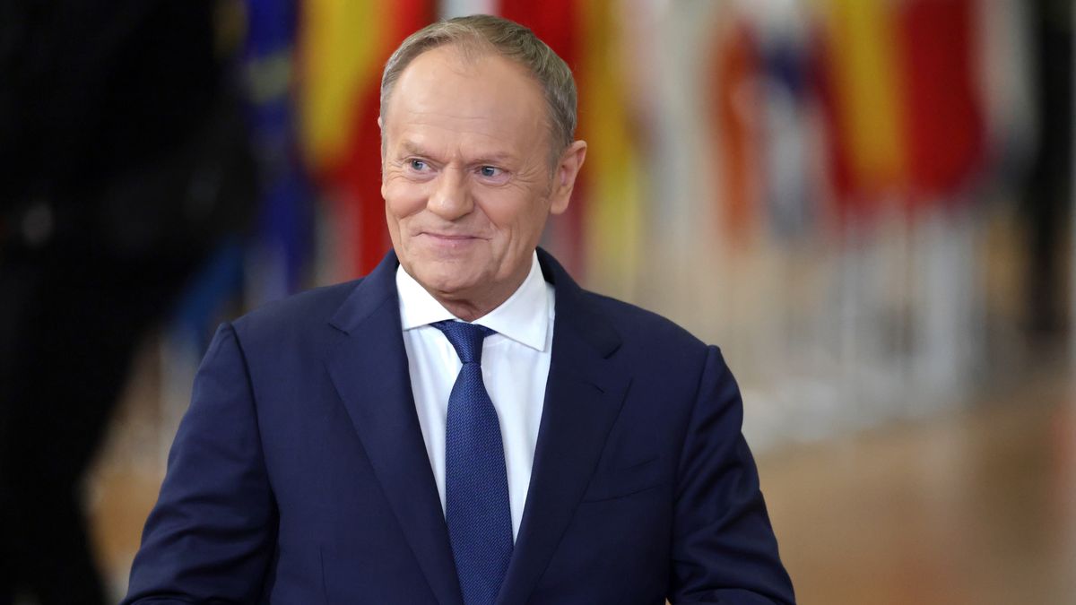 Poland's Prime Minister Donald Tusk arrives for an informal meeting of the members of the European Council in Brussels, Belgium, 22 January 2026. EU leaders are holding an emergency informal summit to address an escalation in transatlantic tensions regarding Greenland and new US trade threats. EPA/OLIVIER MATTHYS Dostawca: PAP/EPA.