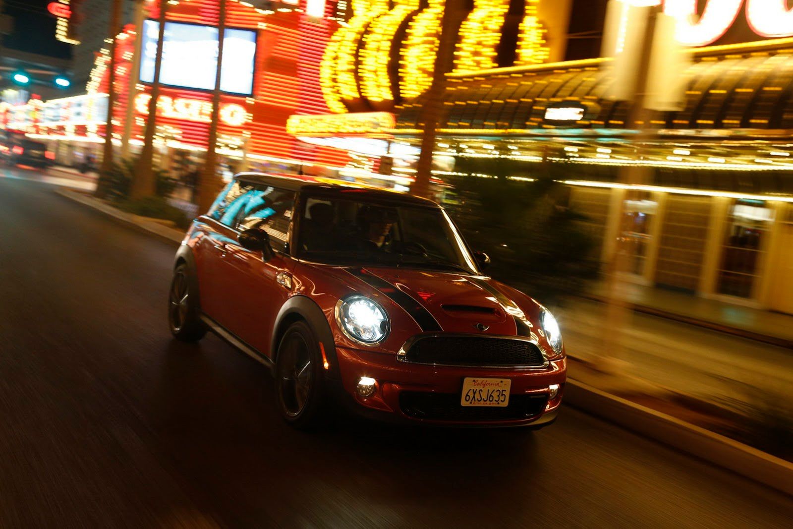 Galeria Mini jako celebracja sprzedaży półmilionowego egzemplarza w USA 201