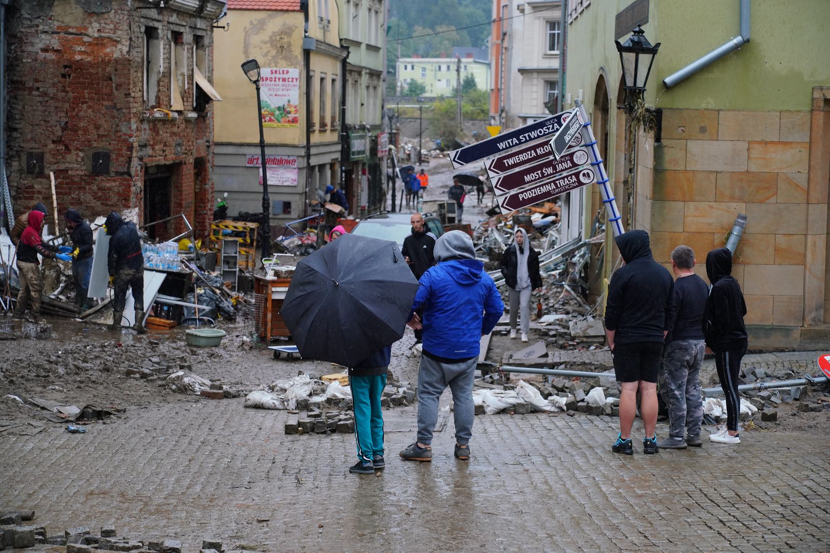 Woda w Kłodzku opadła. Pojawiły się żmije