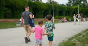 Nie 800 zł, a 400 zł. ZUS może przyciąć rodzicowi świadczenie